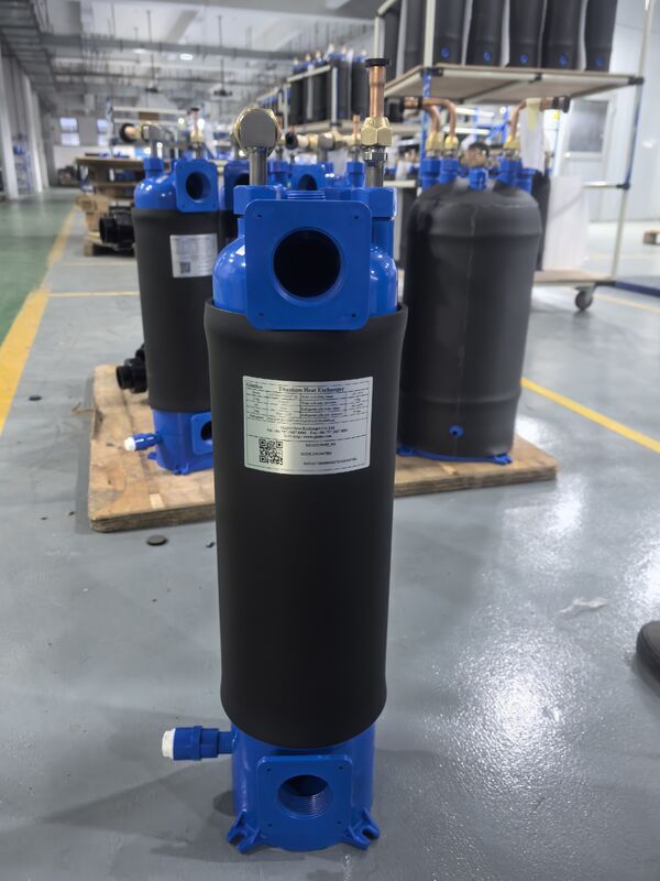 Вертикальный теплообменник для морской воды MHTA-15, предназначенный для эффективного охлаждения в морской и промышленной среде